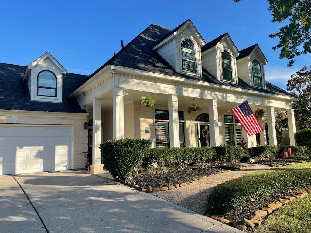Why Custom Aluminum Windows Are the Perfect Choice in Texas traditional style home with new aluminum windows