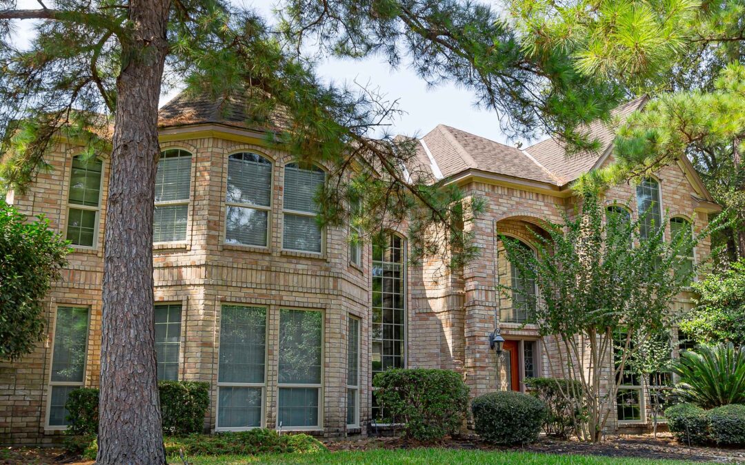 Replacement Windows for Old Homes: 5 Reasons to Work With Experts